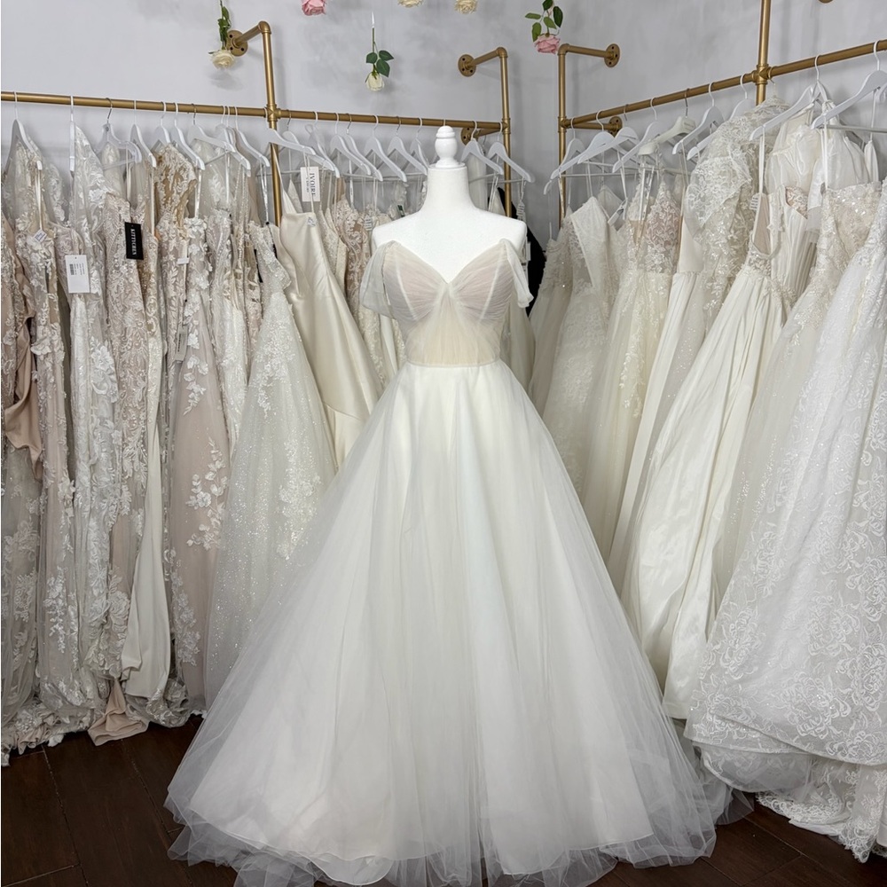 Elegant White Tulle Wedding Dress
